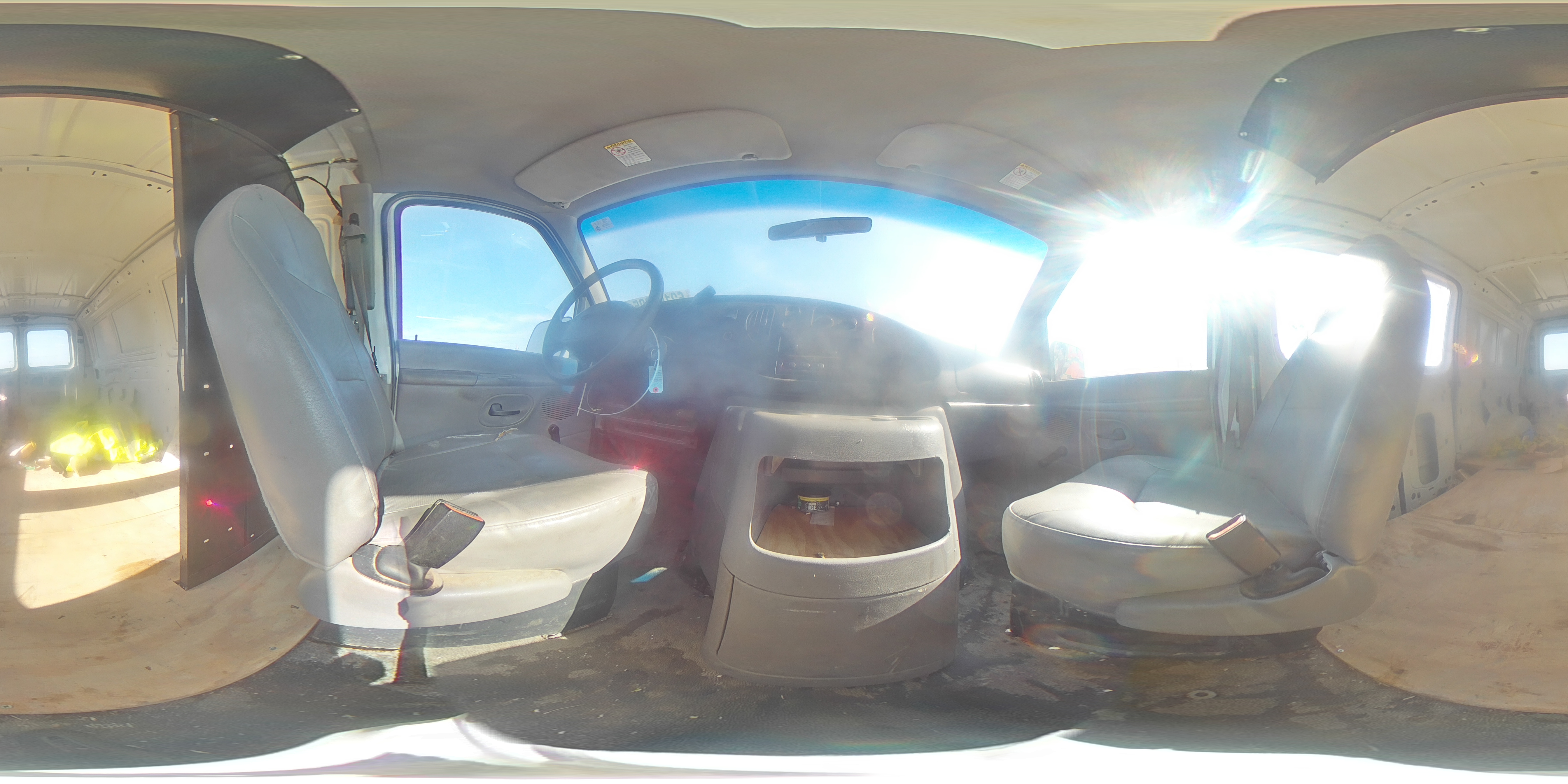 2000 Ford Econoline E150 Van VIN: 1FTRE14W5YHB69473 Lot: 62169295