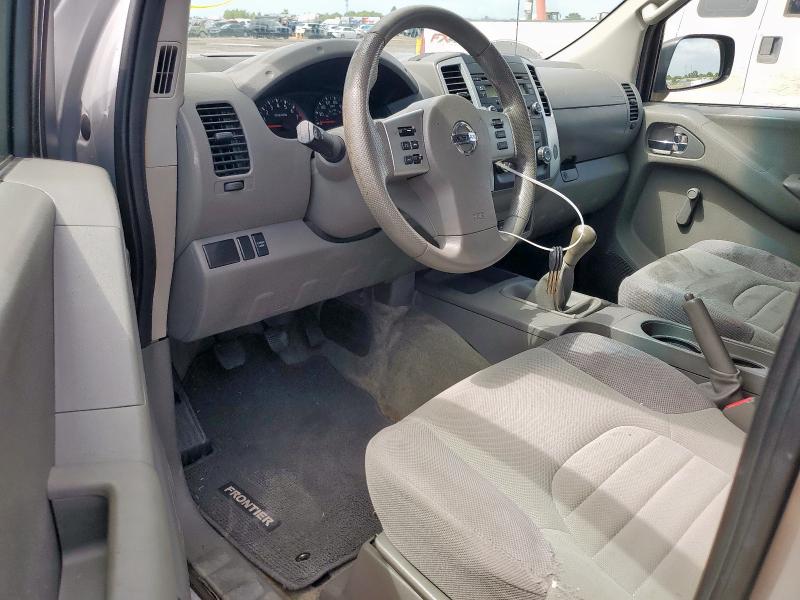 Пікапи NISSAN FRONTIER 2014 Сріблястий