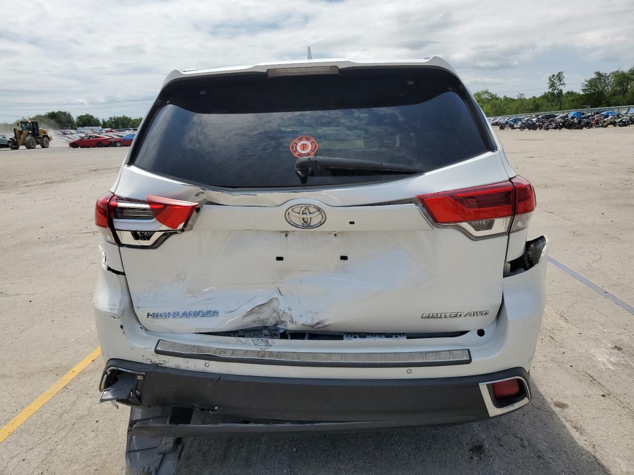 2018 Toyota Highlander Limited VIN: 5TDDZRFH2JS872221 Lot: 69355085