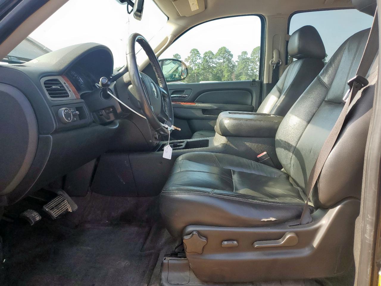 2010 Chevrolet Suburban C1500 Lt VIN: 1GNUCJE09AR193230 Lot: 61308075