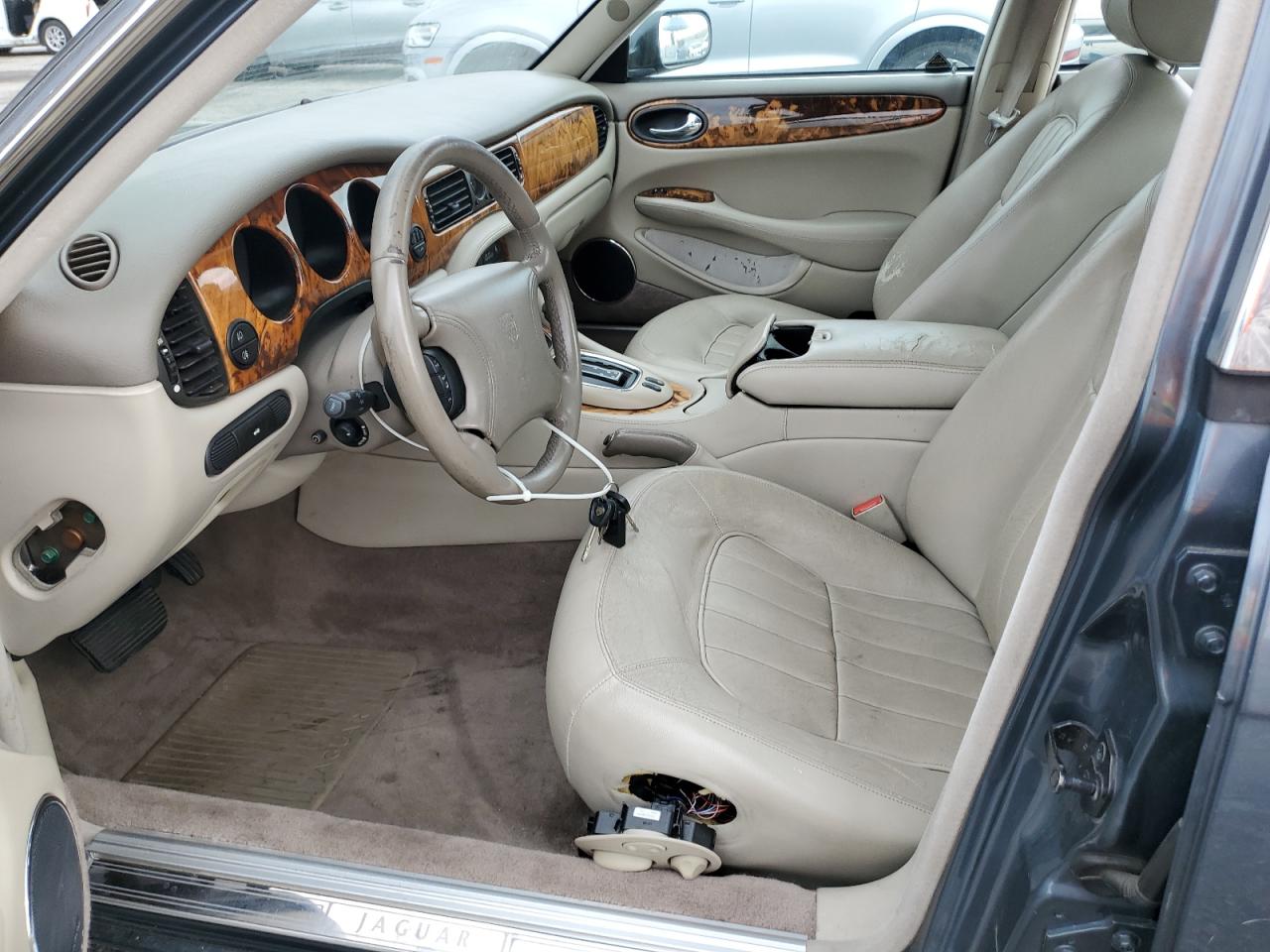 1998 Jaguar Xj8 VIN: SAJHX1240WC832788 Lot: 61876955