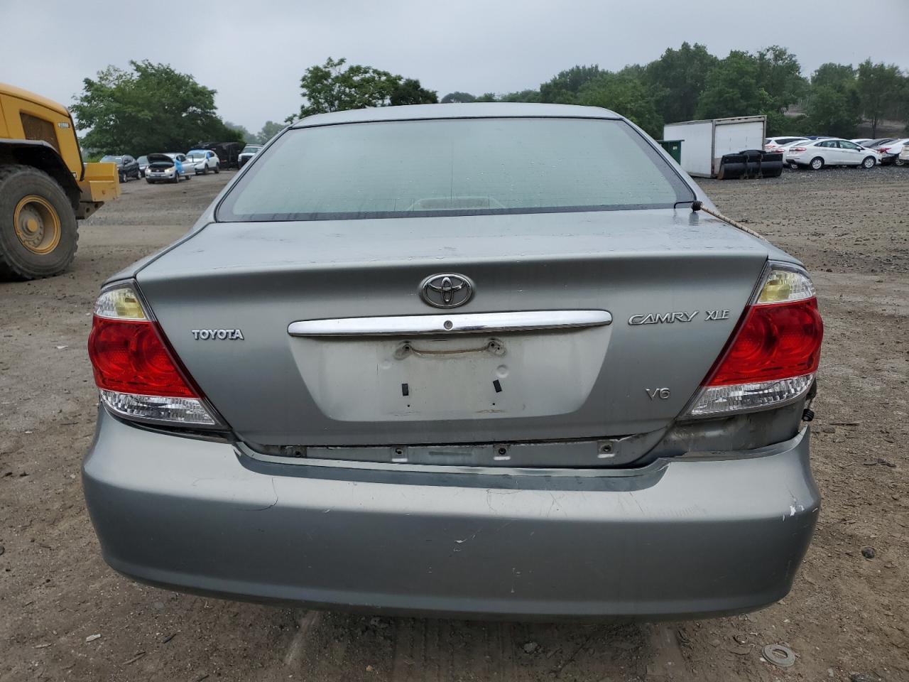 2005 Toyota Camry Le VIN: 4T1BF30K75U613335 Lot: 62474015