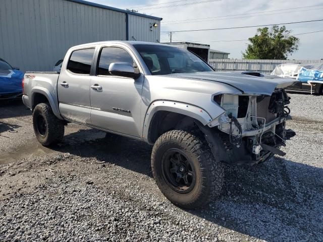  TOYOTA TACOMA 2017 Srebrny
