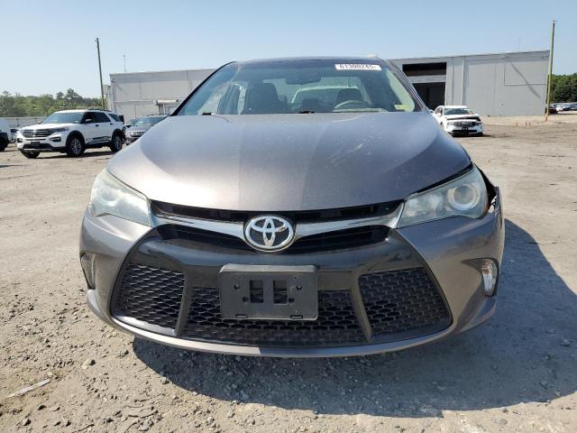 Sedans TOYOTA CAMRY 2016 Szary