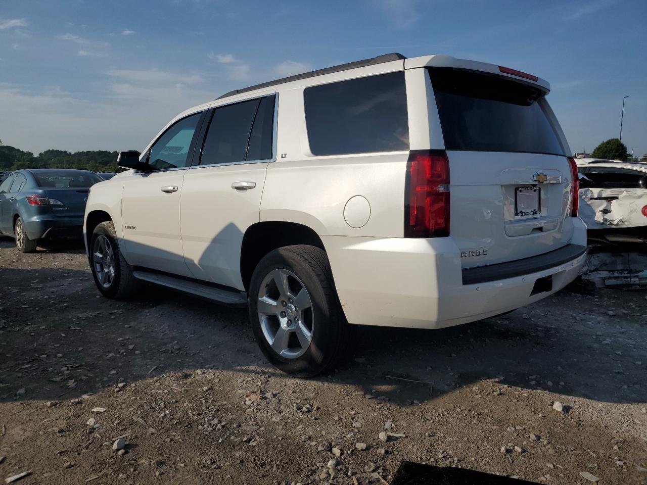 CHEVROLET TAHOE 2017 VIN 1GNSKBKC2HR154312 фото 2