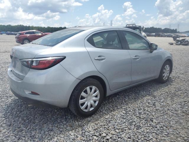  TOYOTA YARIS 2018 Srebrny