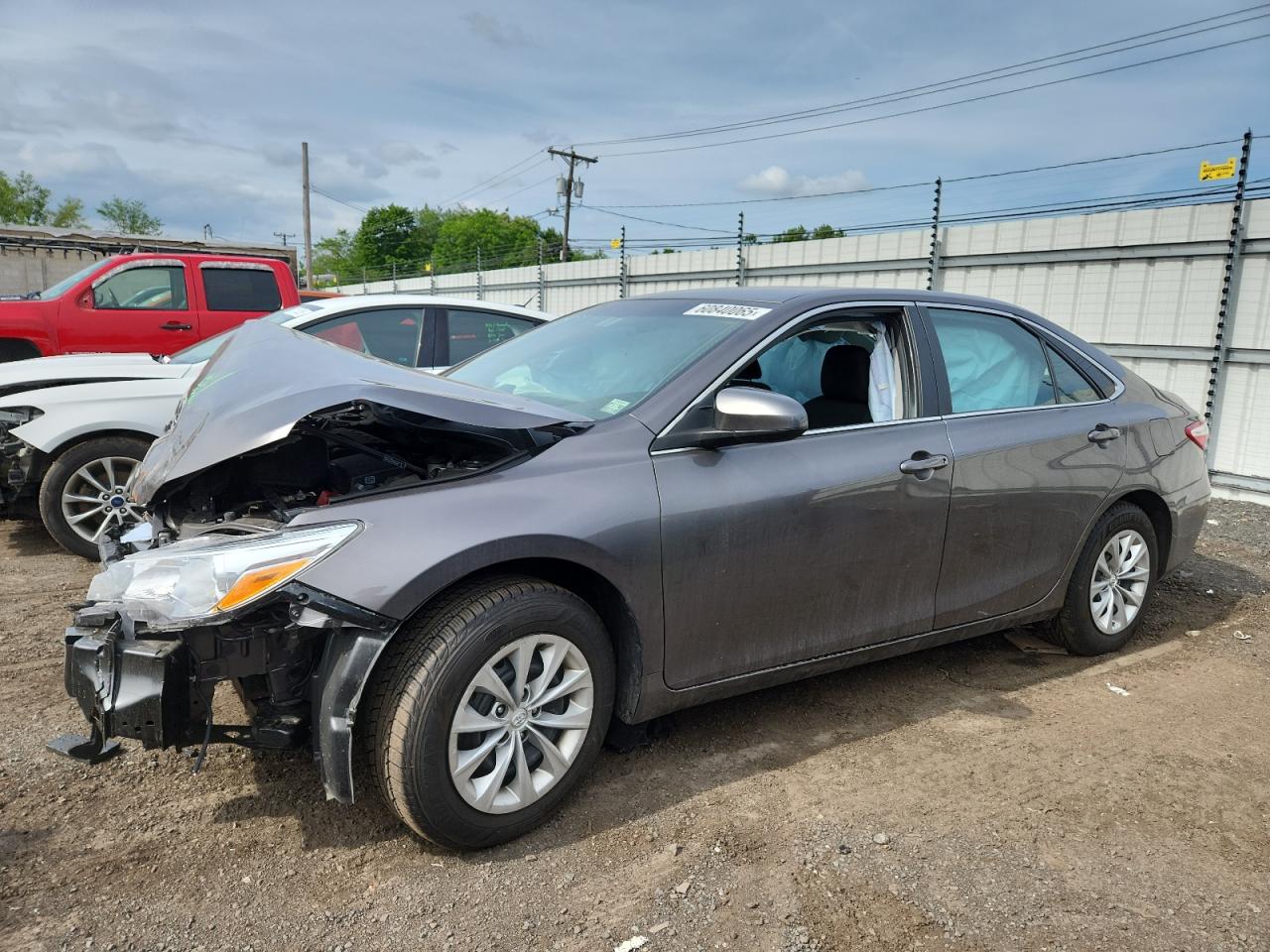 2017 Toyota Camry Le للبيع في New Britain، CT - Front End