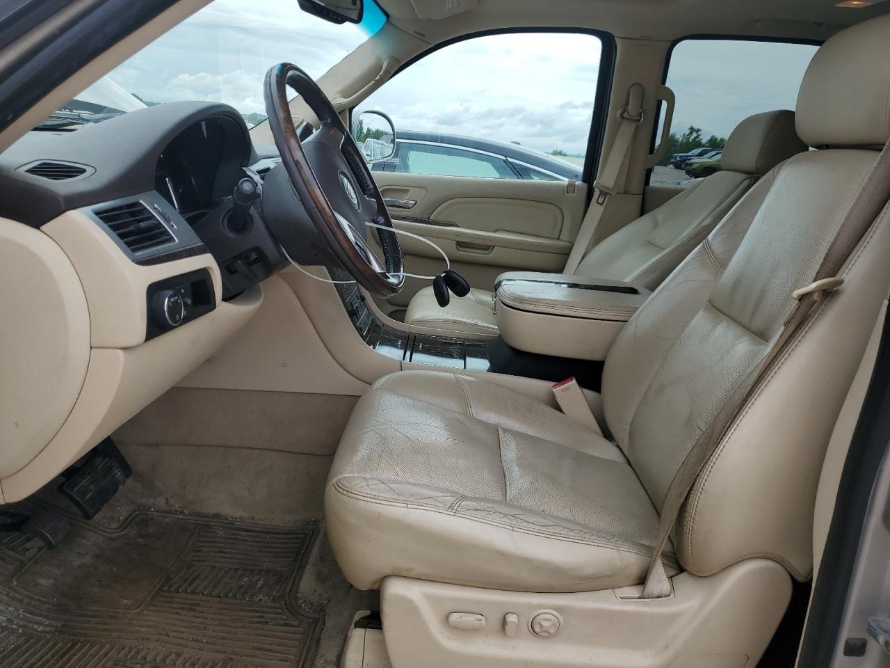 2007 Cadillac Escalade Luxury VIN: 1GYFK63887R216168 Lot: 61551335