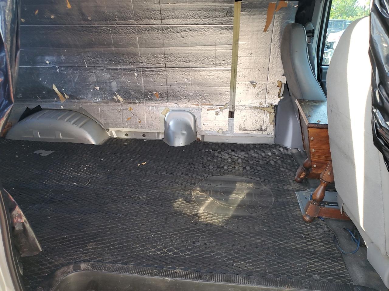 1999 Ford Econoline E150 Van VIN: 1FTRE1426XHB86097 Lot: 61246025