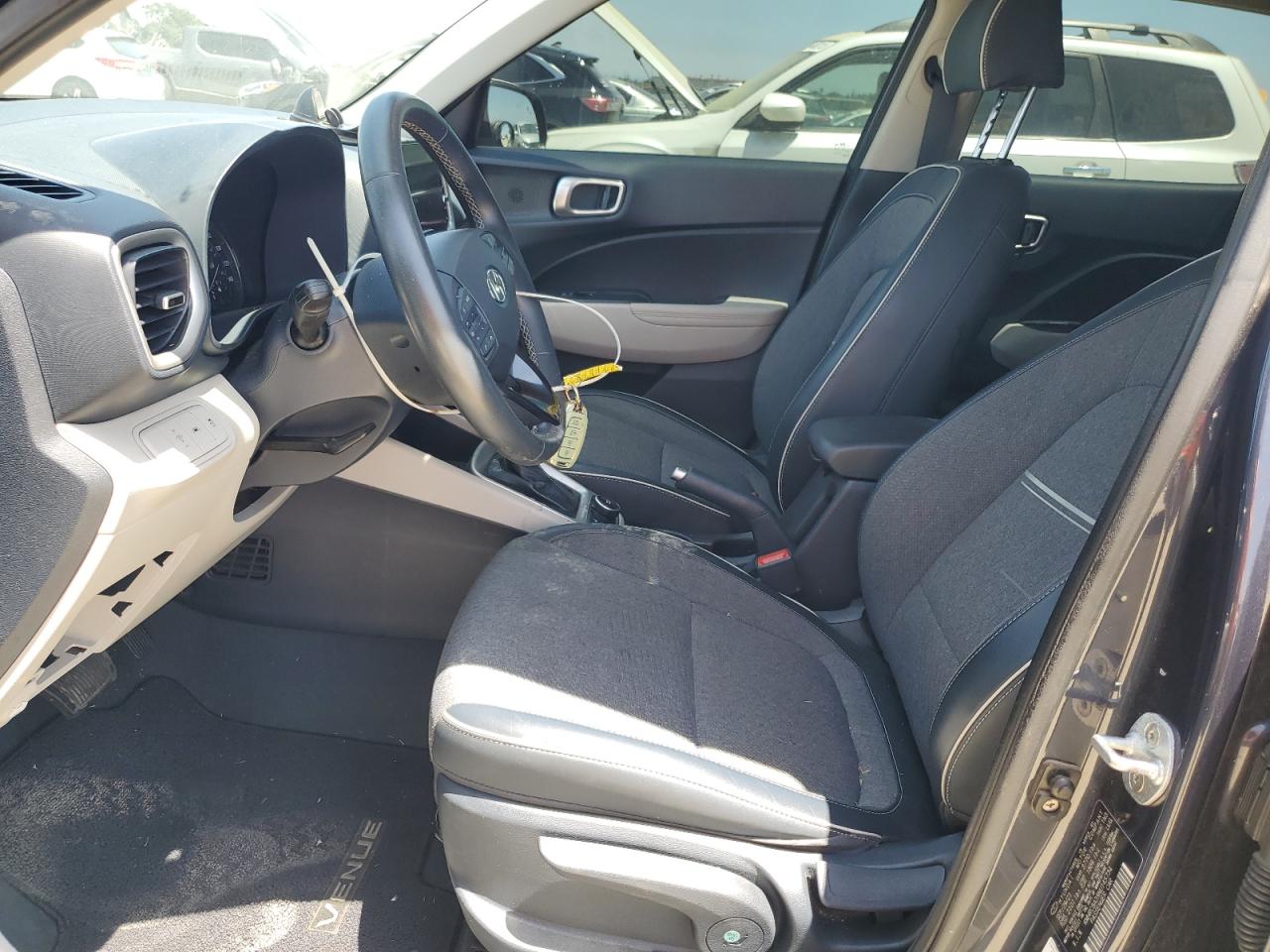 2022 Hyundai Venue Sel VIN: KMHRC8A39NU145734 Lot: 62590665
