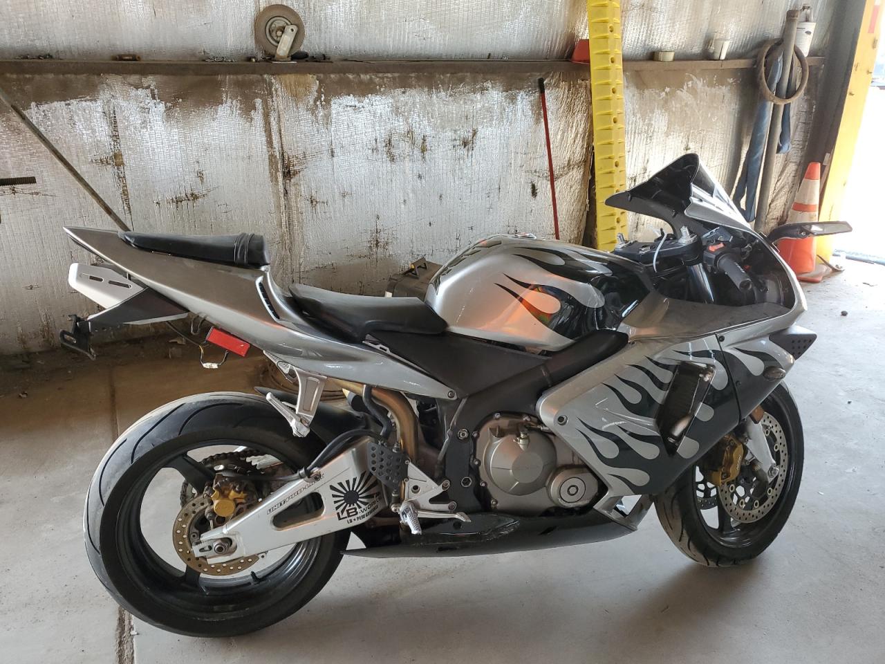 2004 Honda Cbr600 Rr for Sale in Phoenix, AZ - Minor Dent/Scratches
