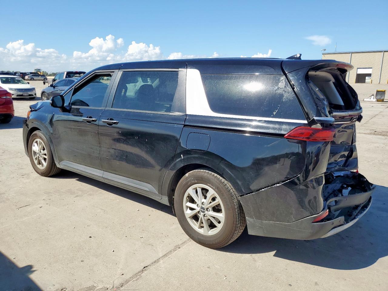 KIA CARNIVAL L 2023 VIN KNDNB4H31P6239764 фото 2