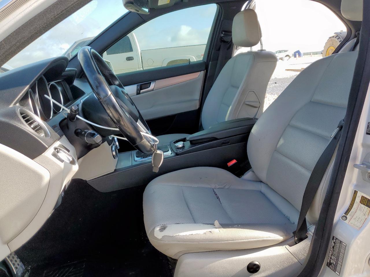 MERCEDES-BENZ C-CLASS 2012 VIN WDDGF4HB5CR235008 фото 7