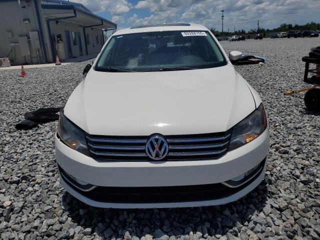  VOLKSWAGEN PASSAT 2015 Biały