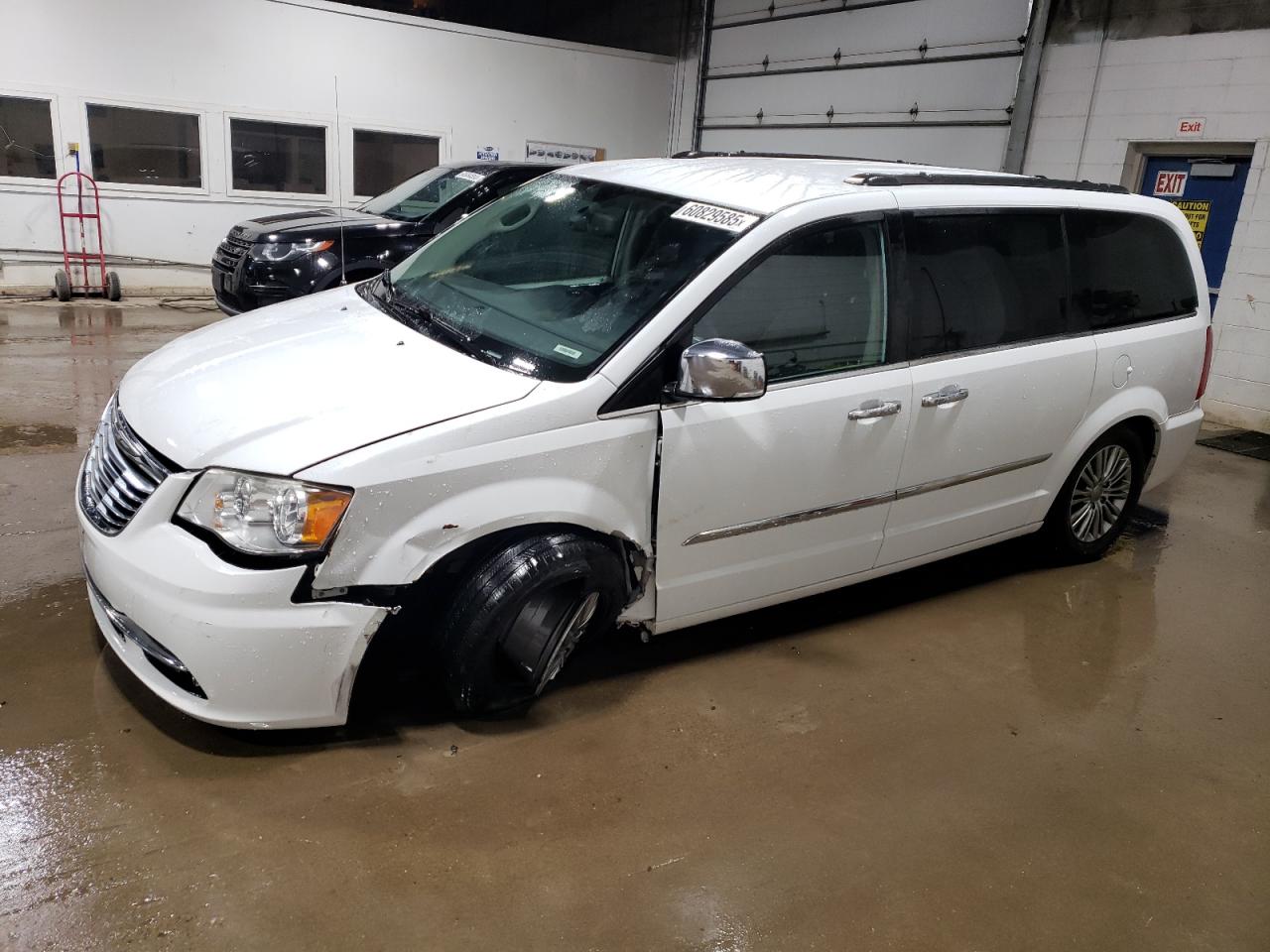 2014 Chrysler Town & Country Touring L იყიდება Blaine-ში, MN - Undercarriage
