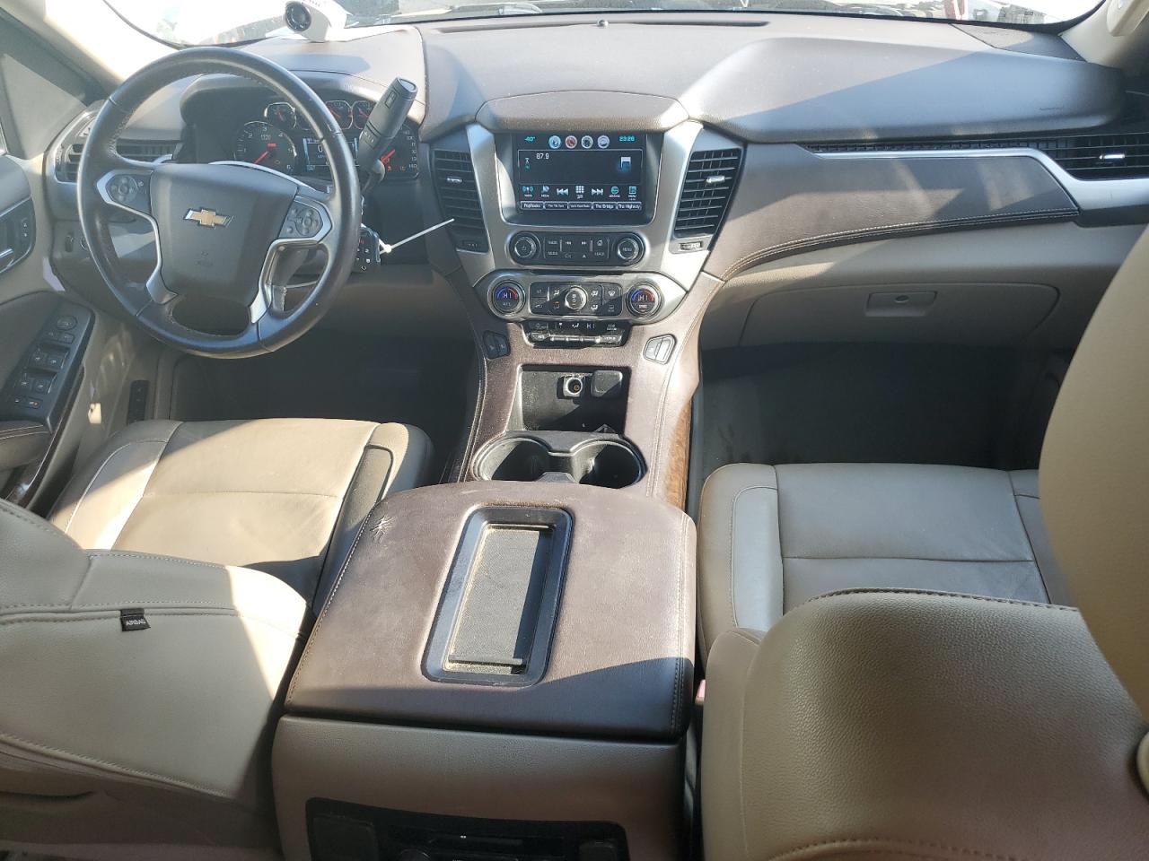 2018 Chevrolet Suburban C1500 Lt VIN: 1GNSCHKC2JR235767 Lot: 60901605