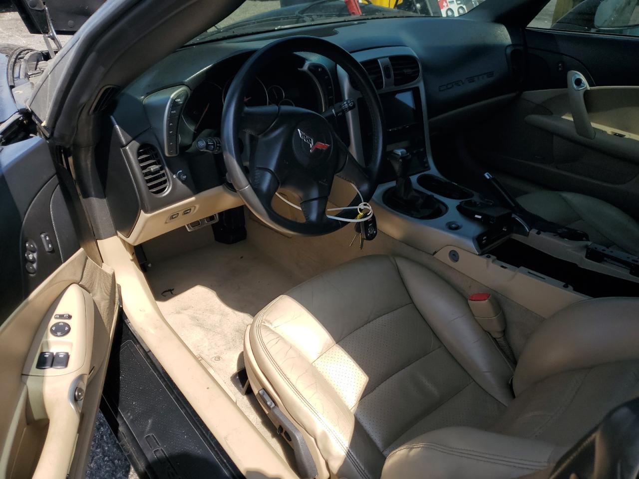 2005 Chevrolet Corvette VIN: 1G1YY24UX55115647 Lot: 61033055