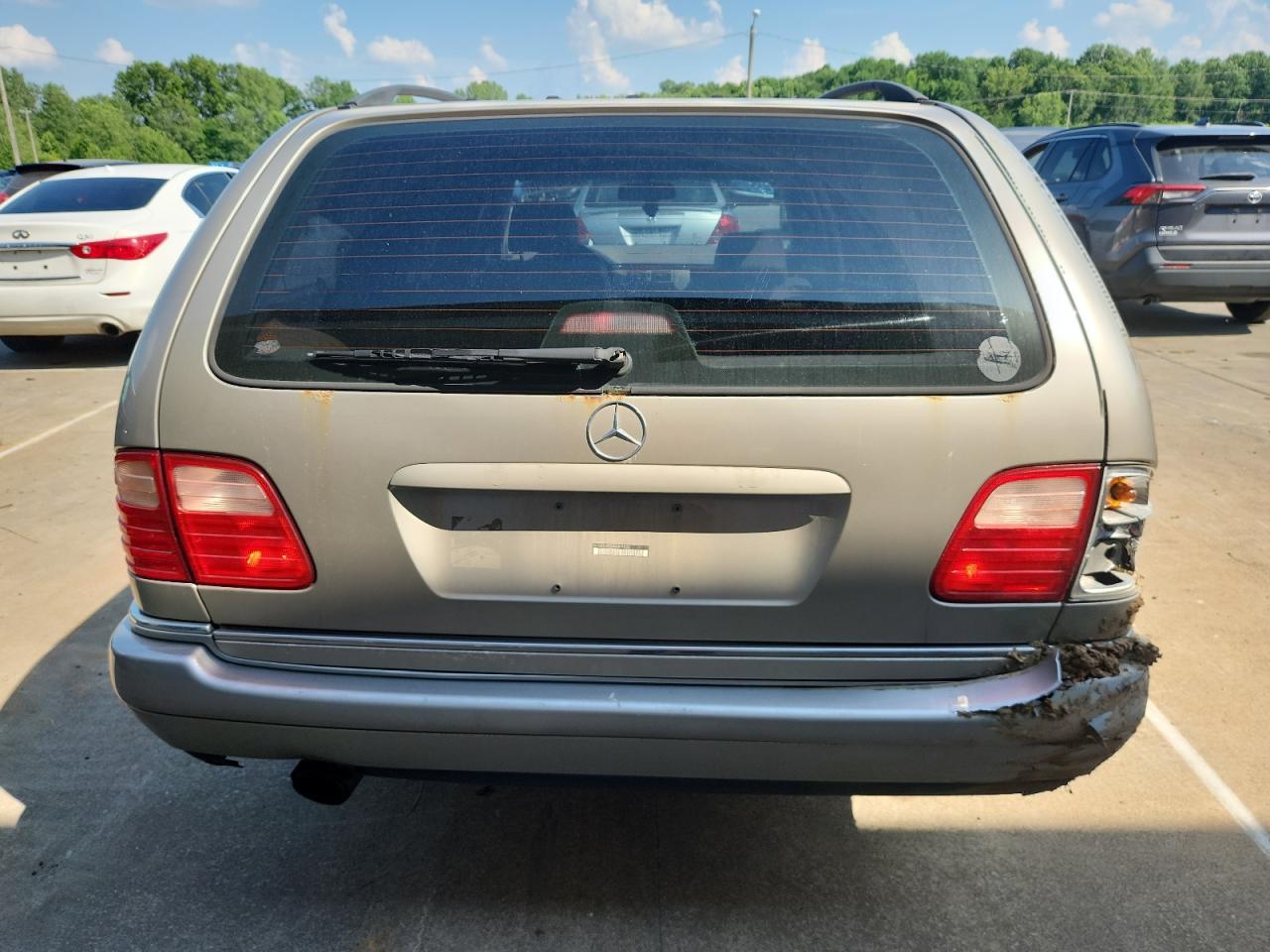 1999 Mercedes-Benz E 320 VIN: WDBJH65FXXA869835 Lot: 62426055