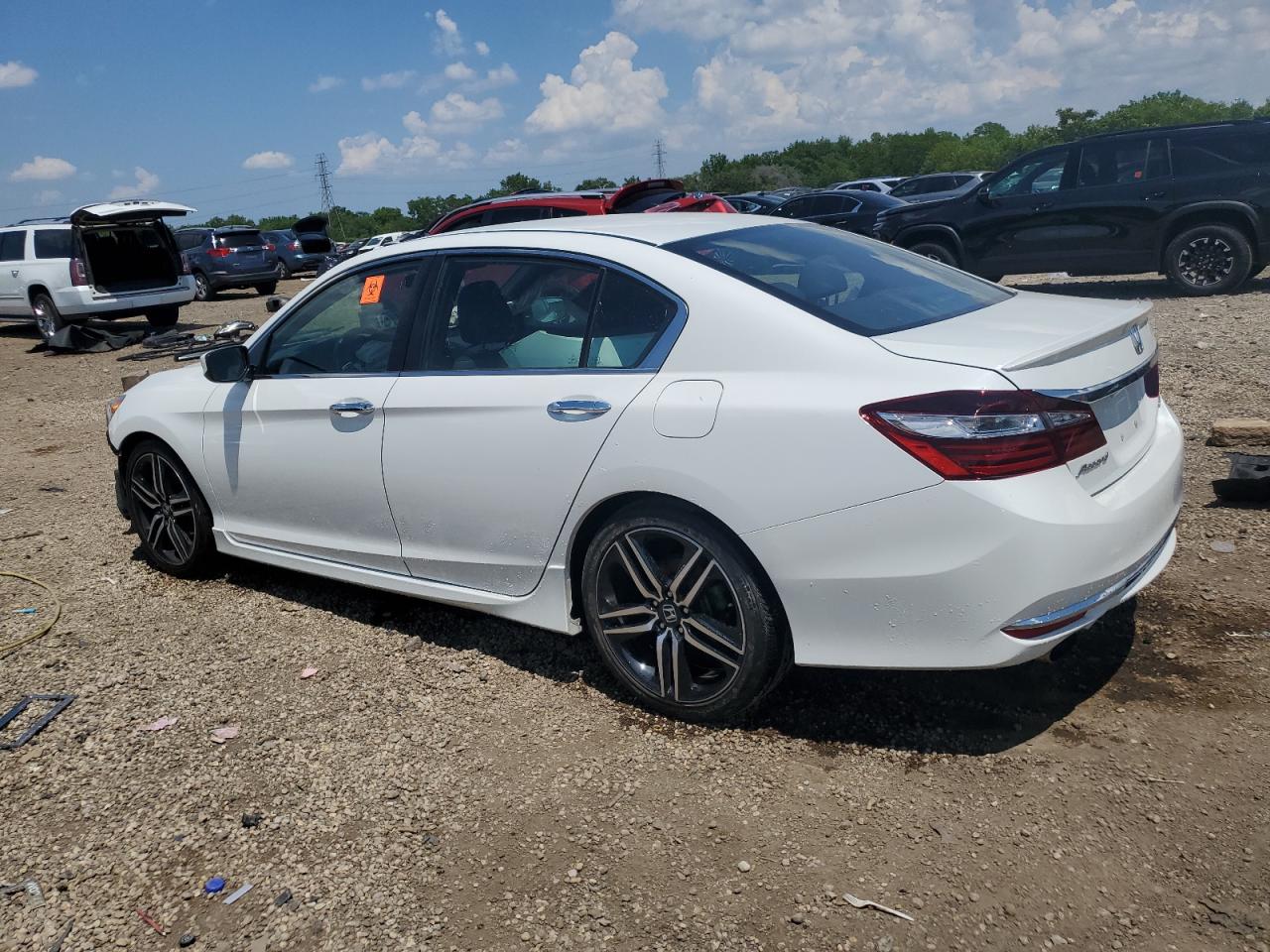 HONDA ACCORD 2017 VIN 1HGCR2F64HA082834 фото 2