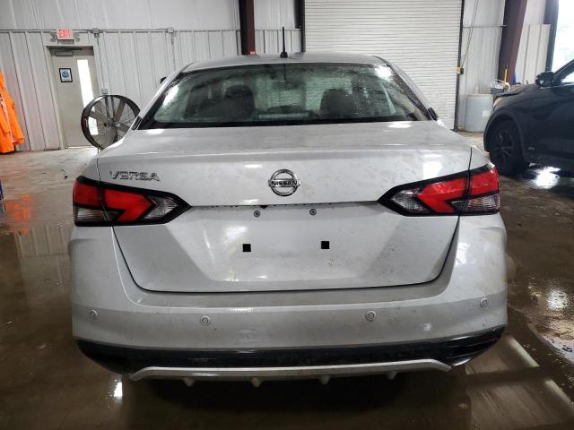  NISSAN VERSA 2021 Srebrny