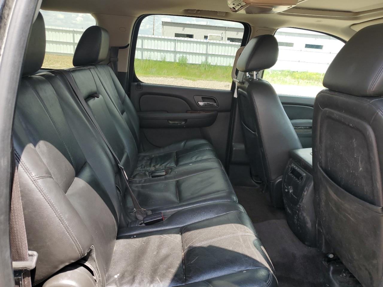 2014 Chevrolet Suburban K1500 Lt VIN: 1GNSKJE77ER205016 Lot: 61070575