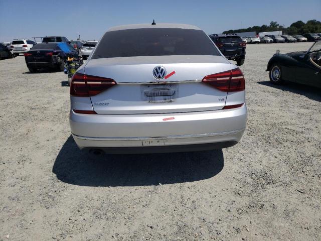  VOLKSWAGEN PASSAT 2017 Сріблястий