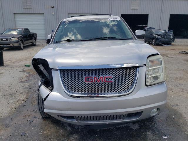  GMC YUKON 2013 Серебристый