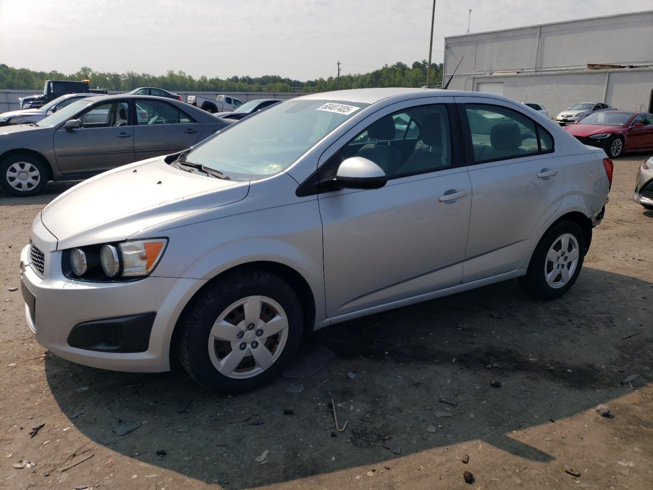 2014 Chevrolet Sonic Ls продається в Fredericksburg, VA - Rear End