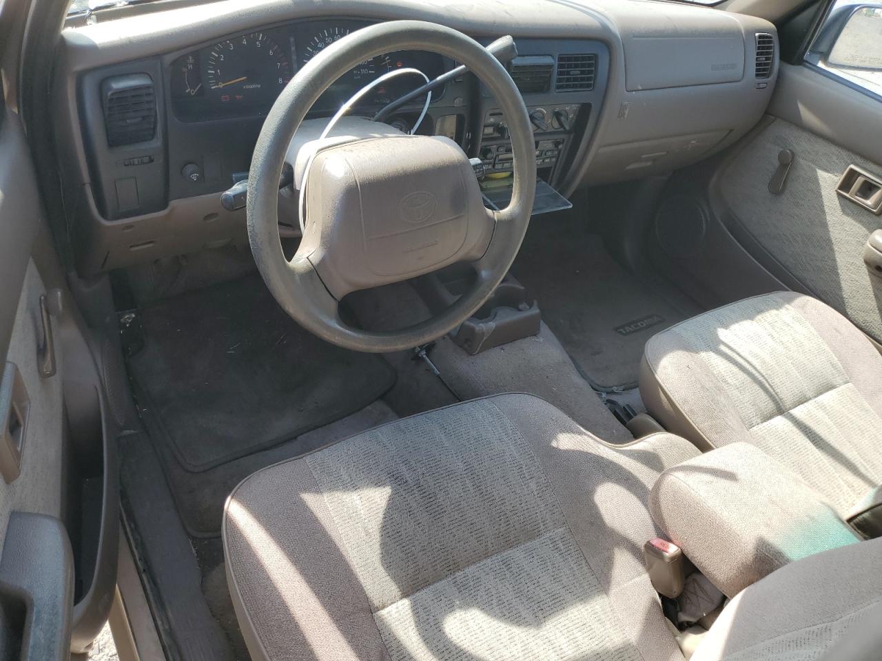 1999 Toyota Tacoma Xtracab VIN: 4TAVL52N7XZ561798 Lot: 62694615