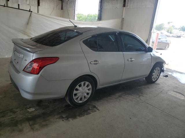  NISSAN VERSA 2019 Серебристый