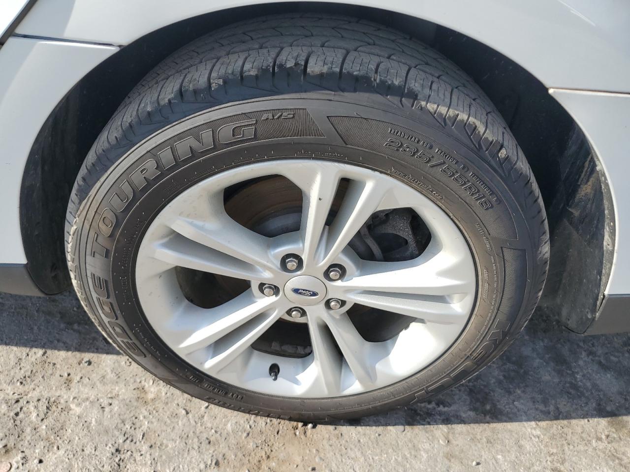 FORD TAURUS 2019 VIN 1FAHP2D82KG112972 zdjęcie 2