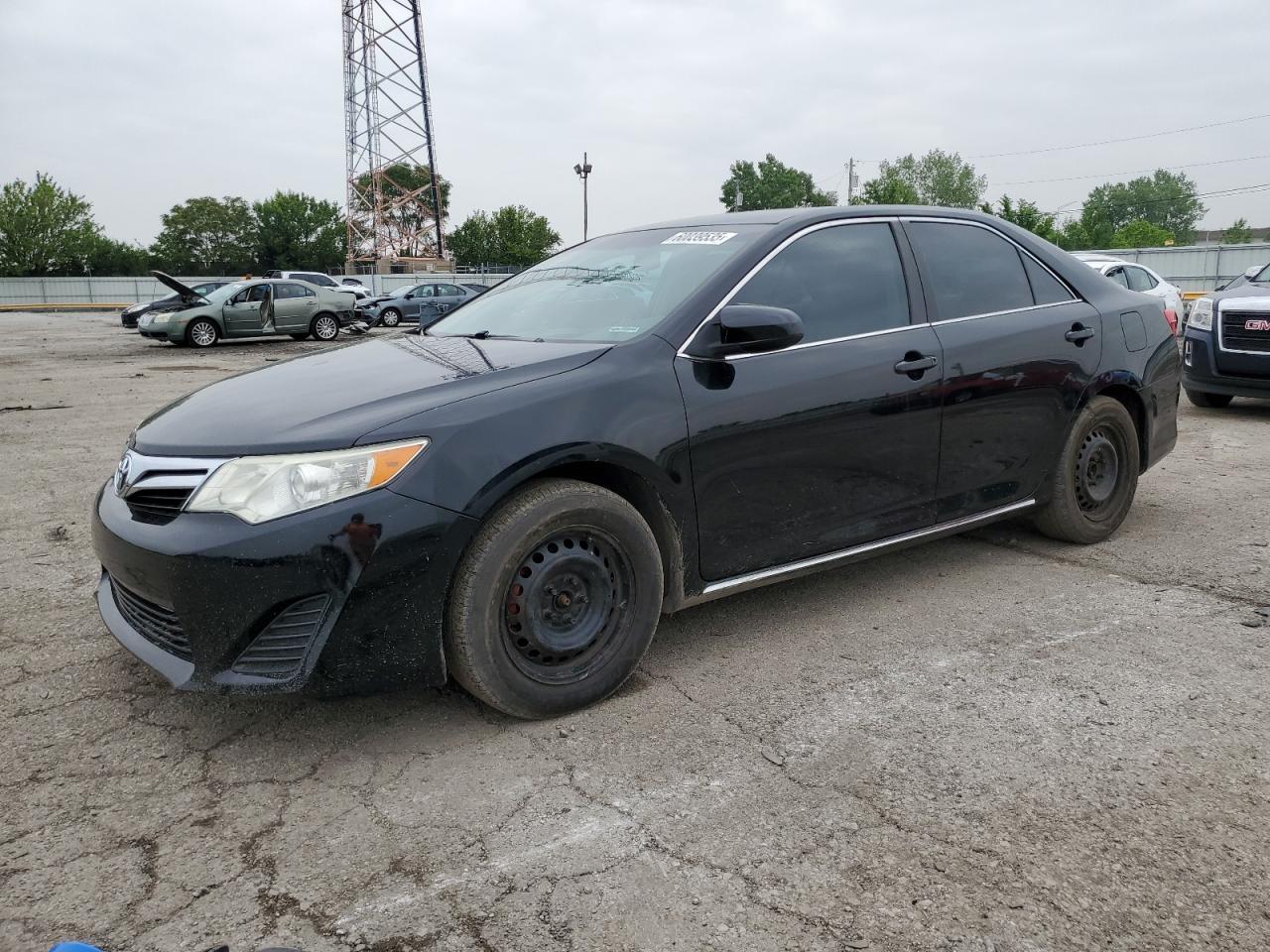 2014 Toyota Camry L продається в Dyer, IN - Front End