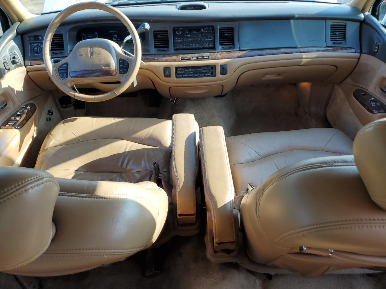 1996 Lincoln Town Car Signature VIN: 1LNLM82W8TY716793 Lot: 61576205