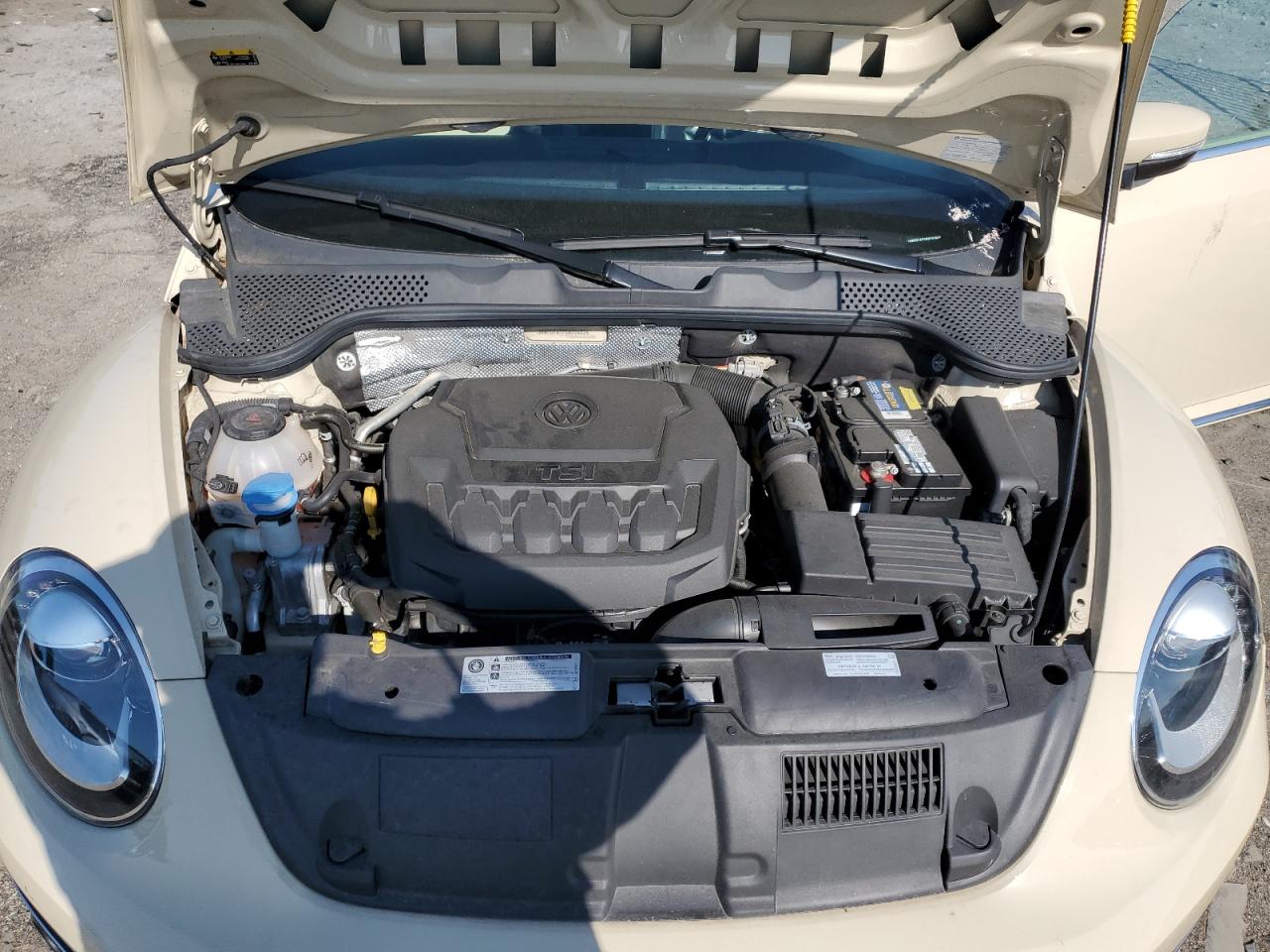 2019 Volkswagen Beetle S VIN: 3VWFD7AT7KM704824 Lot: 58497835