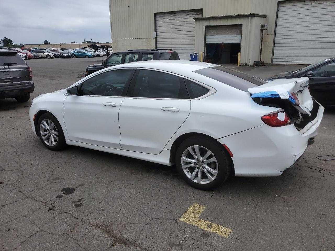 CHRYSLER 200 2015 VIN 1C3CCCAB5FN659746 фото 2