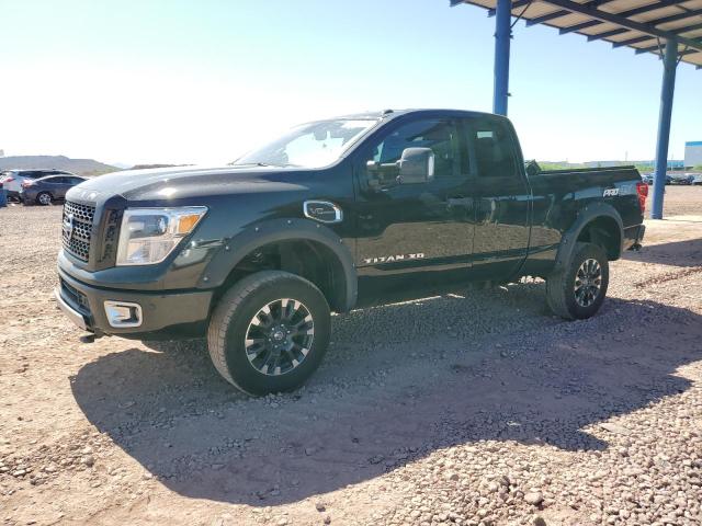  NISSAN TITAN 2018 Czarny
