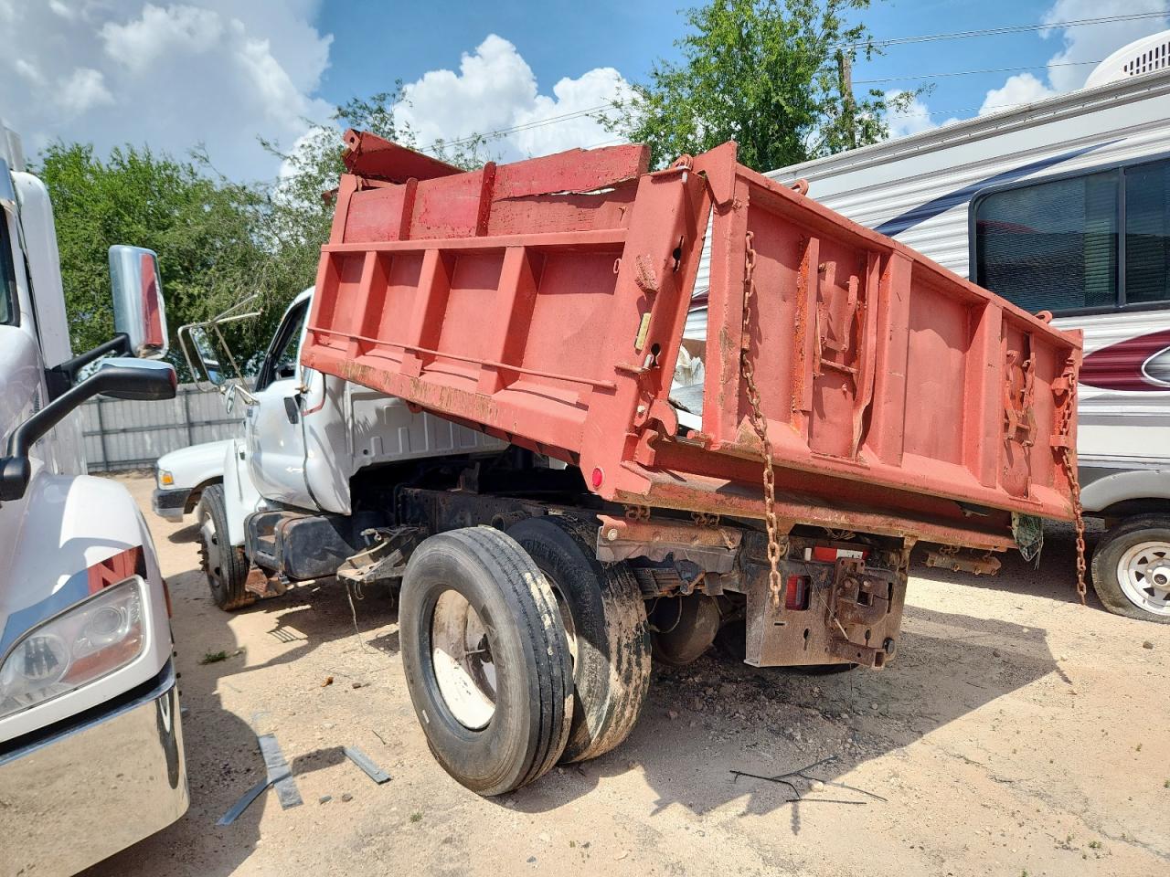 FORD F650 2000 VIN 3FDNF65A4YNA07093 photo 3