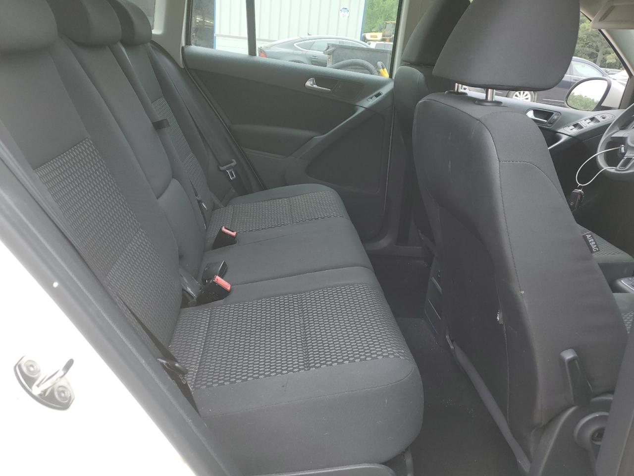 2011 Volkswagen Tiguan S VIN: WVGBV7AX7BW560012 Lot: 63031455