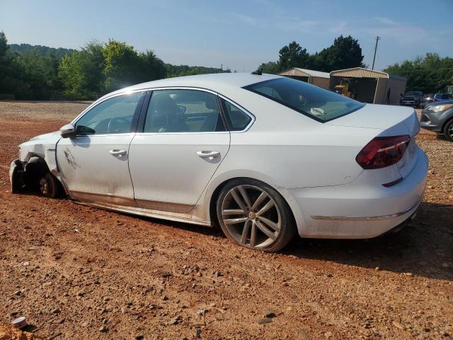  VOLKSWAGEN PASSAT 2017 Белы