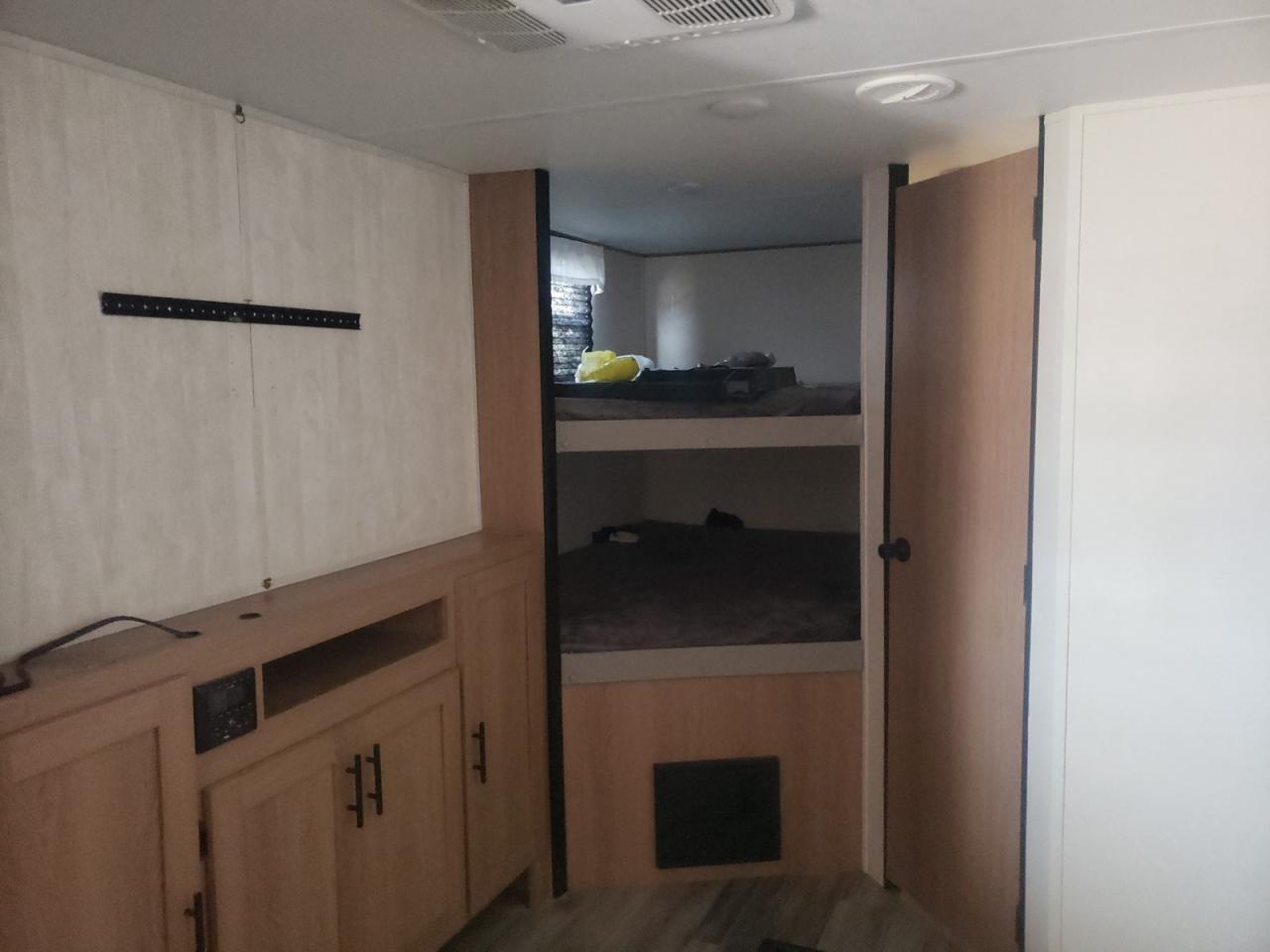 WILDWOOD AVENGER 2022 VIN 5ZT2AVSB5NB939036 фото 6