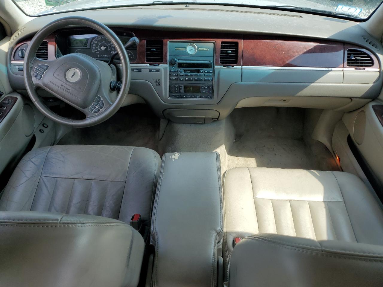 2004 Lincoln Town Car Executive VIN: 1LNHM81WX4Y672563 Lot: 61822615