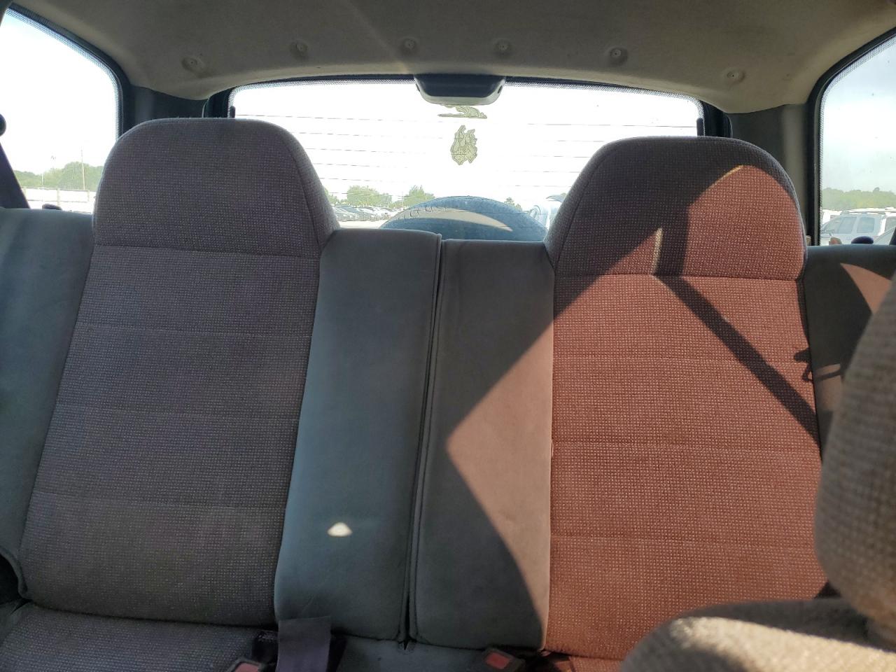 1998 Kia Sportage VIN: KNDJA7233W5555067 Lot: 62295655