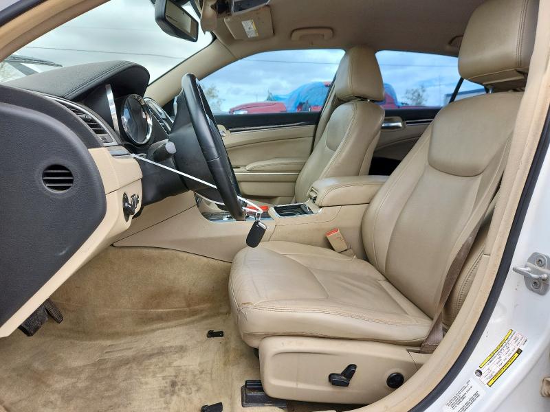 Sedans CHRYSLER 300 2012 White