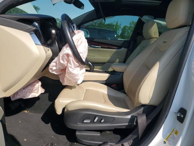  CADILLAC XT5 2017 Белы