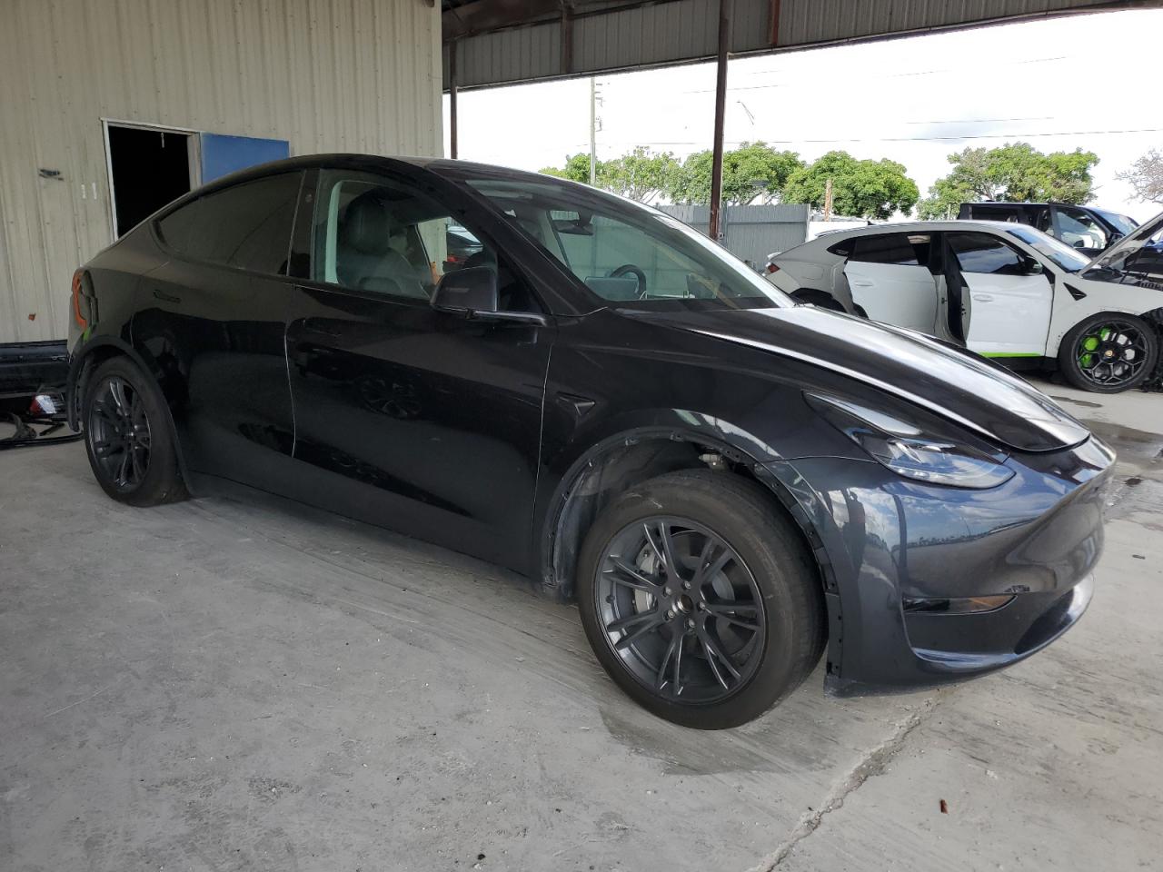 TESLA MODEL Y 2024 VIN 7SAYGDED4RF102968 фото 4