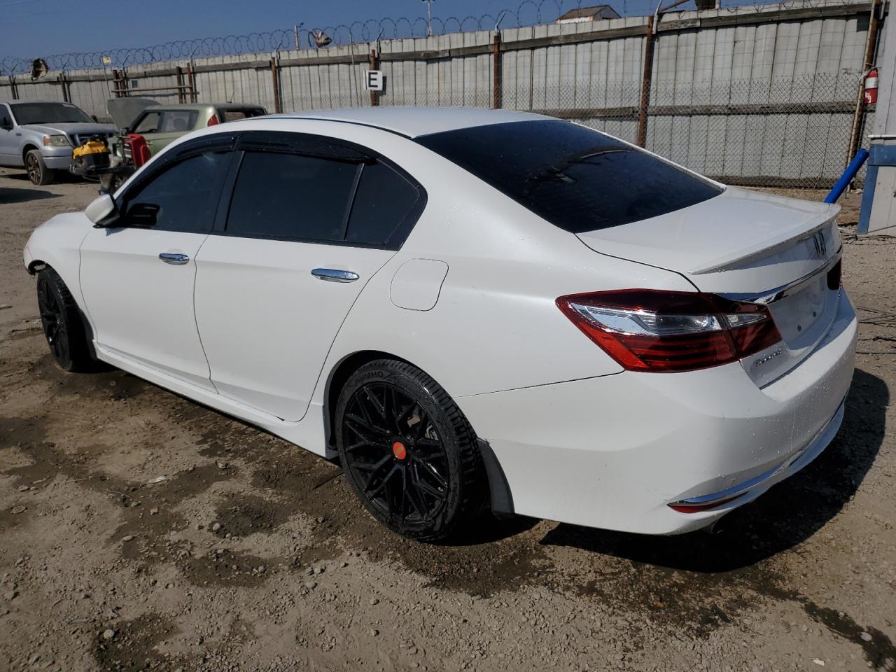 HONDA ACCORD 2017 VIN 1HGCR2F50HA067755 zdjęcie 2