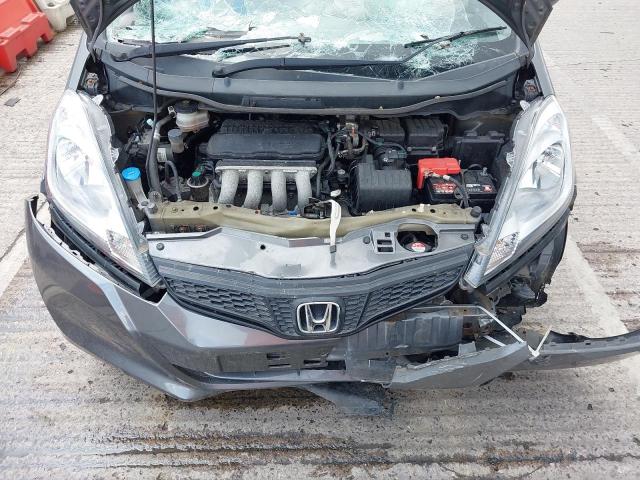 2014 HONDA JAZZ ES +