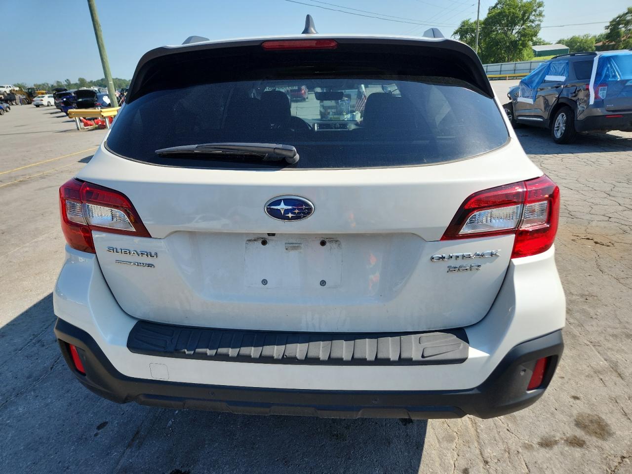 2018 Subaru Outback Touring VIN: 4S4BSETC1J3303497 Lot: 61995105
