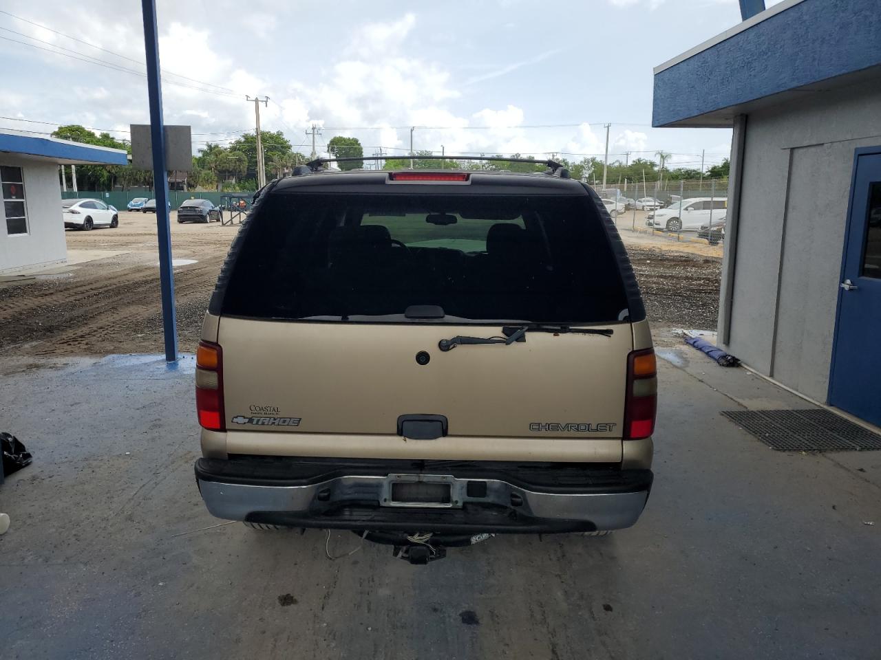 2005 Chevrolet Tahoe C1500 VIN: 1GNEC13V25R271498 Lot: 61792175