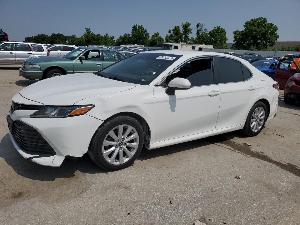 2019 Toyota Camry L na sprzedaż w Bridgeton, MO - Front End